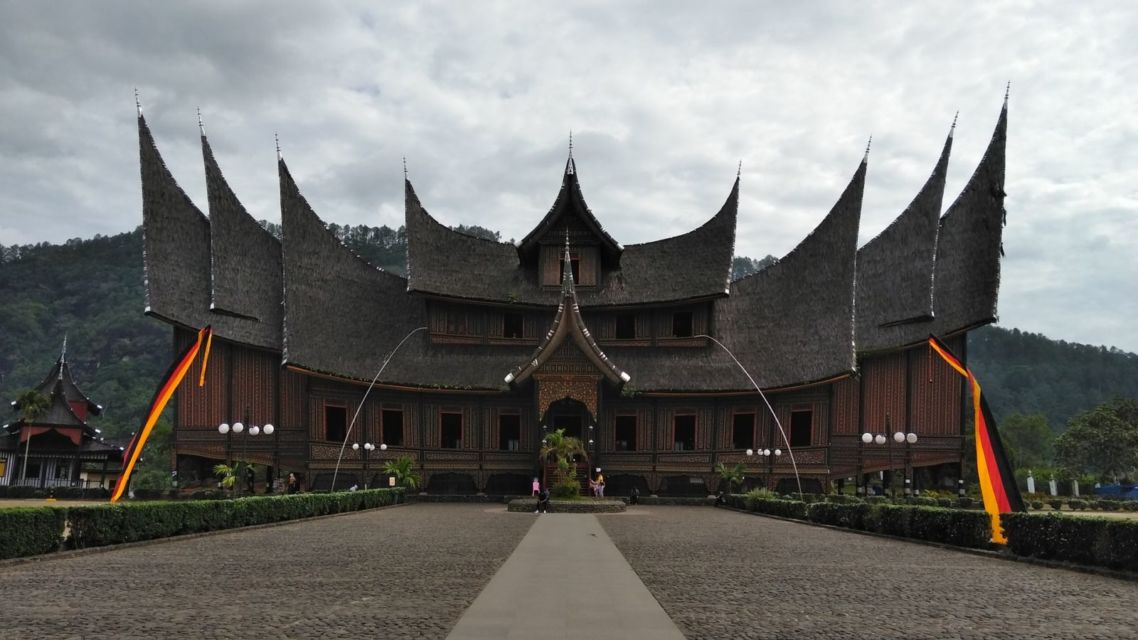 Nasi Kapau dan Nasi Padang. Serupa tapi Nggak Sama, Walaupun Sama-Sama dari Sumatera Barat!