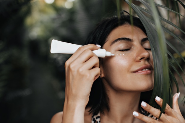 6 Mitos Seputar Sunscreen yang Sering Dikira Benar, Jangan Asal Oles kalau Belum Tahu Faktanya!