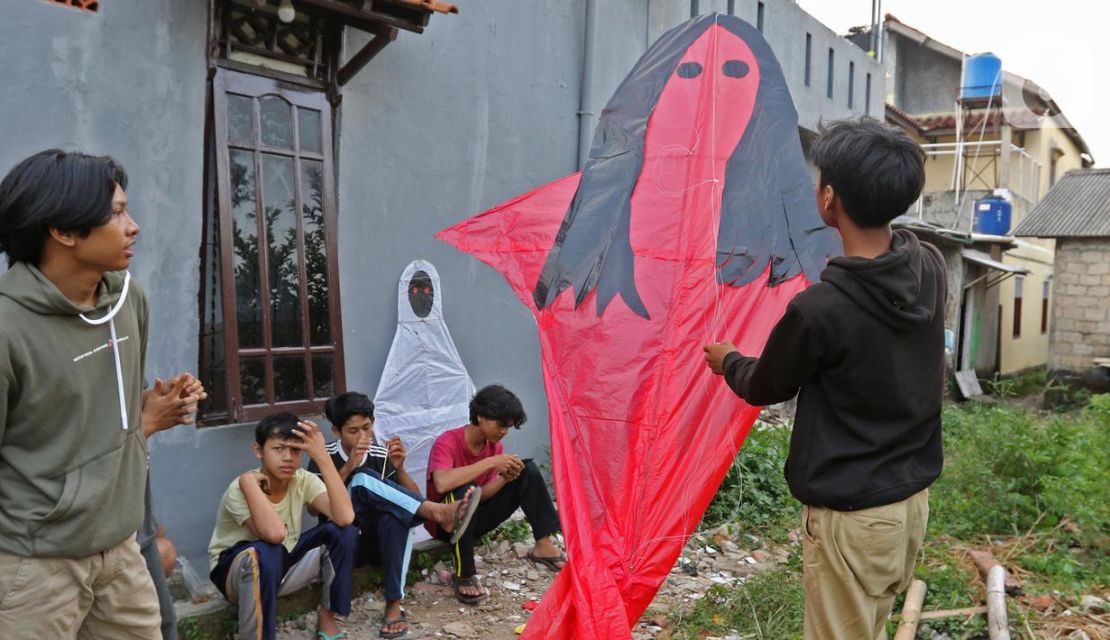 6 Hal Unik yang Mungkin Cuma Terjadi di Depok. Dari Lagu di Lampu Merah hingga Hoaks Babi Ngepet