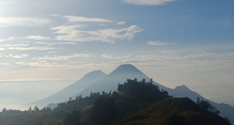 Keindahan Gunung Prau Incaran Para Pendaki di Masa Pandemi