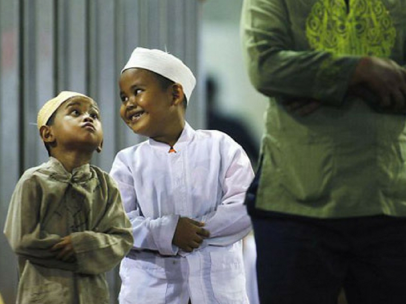 Klasemen Tingkat Reseknya Bocil Saat Diajakin Tarawih di Masjid. Bikin Serba Dilema