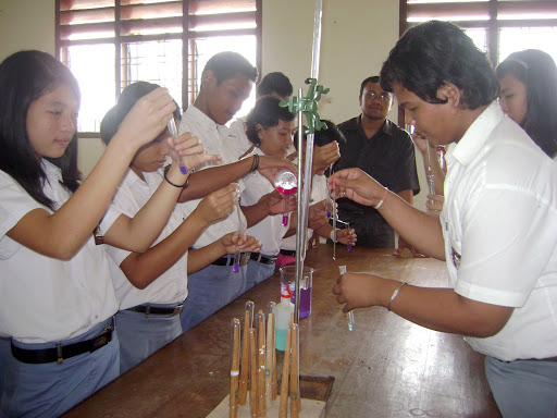 5 Kegiatan Zaman Sekolah yang Bikin Kita Berasa Kayak Ilmuwan Sejak Dini. Padahal Semua Ngerasain~