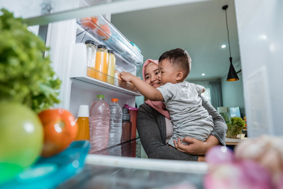 5 Cara Mudah Mengenalkan Makna Berpuasa ke Anak. Tanpa Memaksa pun Bisa!