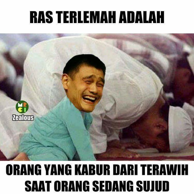 Deretan Meme Absurd Saat Momen Tarawih Berlangsung. Tiap Tahun Selalu Begini Kocaknya :D