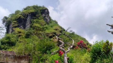 Rehat Sejenak dari Rutinitas Dengan Menikmati Matahari Tenggelam di Atas Awan Desa Wisata Gunung Kendhil. Indah dan Rileks Sekaligus!