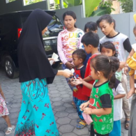 4 Alasan Kenapa Anak Kecil Nggak Perlu Dikasih THR Saat Lebaran, Apalagi Banyak-banyak. Tuman!