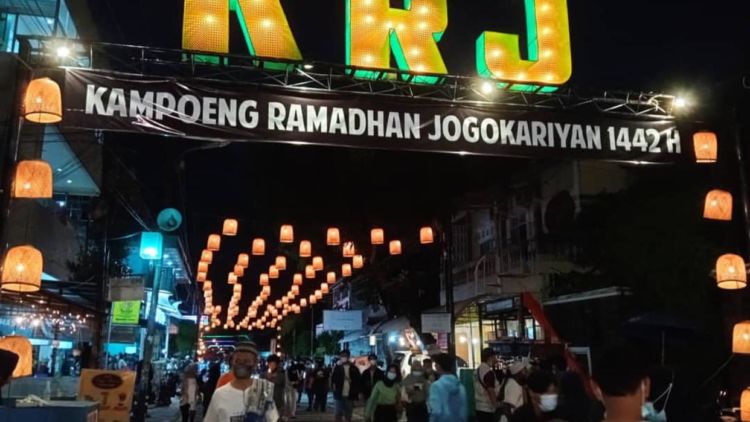 Menunggu Berbuka Puasa Sambil Berburu 2500 Takjil di Kampoeng Ramadan Jogokaryan