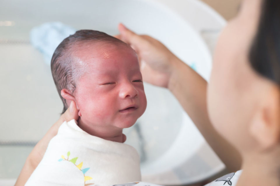 Kenali Tanda Kulit Sensitif dan Cara Mengatasinya pada Bayi 