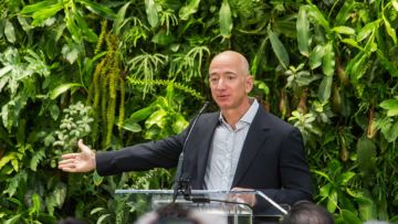 Jeff Bezos Suka Kirim E-mail yang Bikin Karyawan Deg-degan! Ini 5 Rahasia Komunikasi Pemimpin