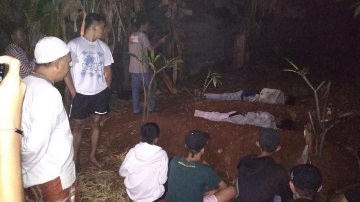 dihukum tidur di kuburan, pocong palsu menangis