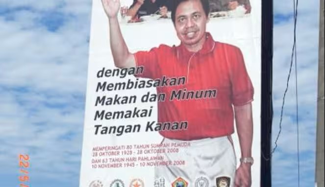 gerakan makan dengan tangan kanan di depok