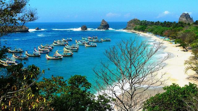 Keindahan Pantai Jember, Yakin Deh Kamu Juga Pasti Pengen ke Sana~