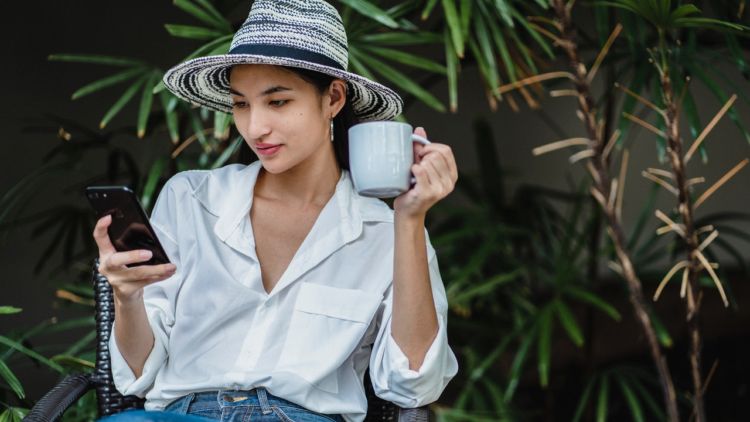 7 Trik Buat Perempuan Agar Nggak Kena Ghosting Saat PDKT. Langsung Paham Mana yang Berjuangnya di Awal Doang!