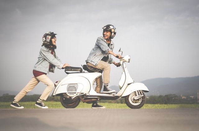 Sebentuk Kenikmatan Berkendara dalam Sebuah Slogan dari Vespa