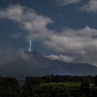 Heboh Kilatan Cahaya yang Diduga Meteor Jatuh di Puncak Gunung Merapi, Begini Tanggapan Ahli