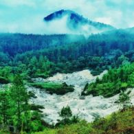 Kawah Putih Dikelilingi Hutan Hijau, Pesona Karaha Bodas di Tasikmalaya yang Belum Begitu Populer