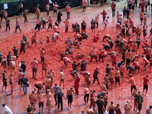 6 Festival Unik di Dunia yang Cocok banget Kamu Datengin kalau Mau Bergembira dengan Banyak Orang