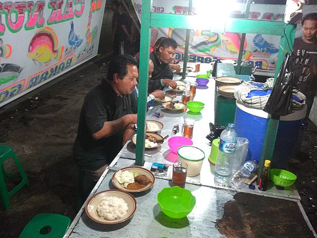 Cerita Unik di Balik Popularitas Pecel Lele Lamongan, Penguasa Kuliner Malam di Berbagai Daerah