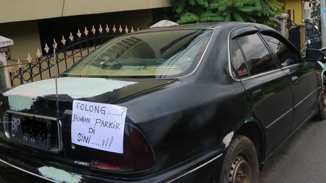 Cara Mengatasi Orang Parkir Sembarangan di Depan Rumah Kita. Dijamin Ampuh!