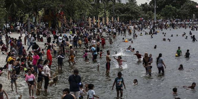 H+1 Lebaran, 39 Ribu Wisatawan Padati Ancol. Warganet Ingatkan Nasib Indonesia Bisa Kayak India