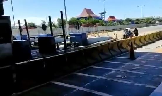 Viral Pengemudi Becak Sengaja Masuk Tol Surabaya-Gresik, Dikira Jalan Tol Sepi Saat Lebaran