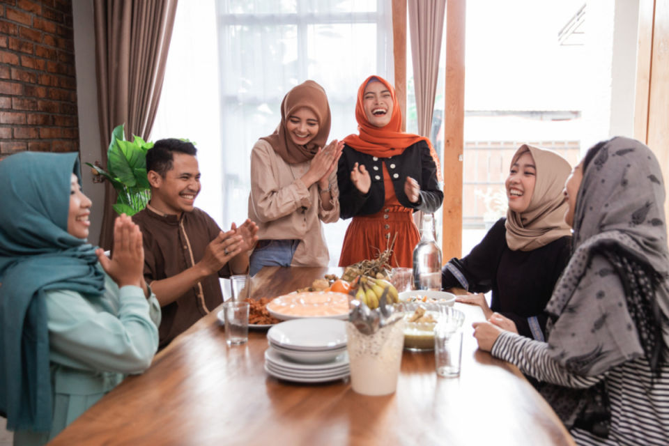 Nggak Cuma Pertanyaan Tentang Kapan Nikah, Standar Kesuksesan Anak Muda Ini Lama-Lama Bikin Pusing