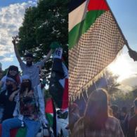 Tunjukkan Dukungan untuk Palestina, Bella Hadid Turun ke Jalan Demi Gaungkan Keadilan