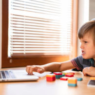 Mencegah Anak Kecanduan Gadget Itu Ada Triknya. Nih, Bekal Berharga Buat Orang Tua!