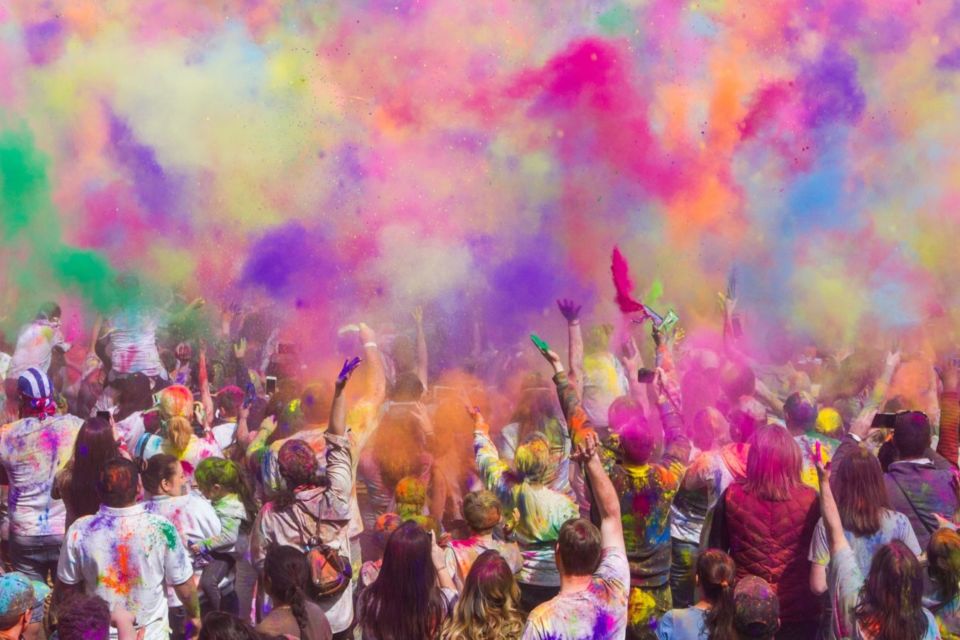 6 Festival Unik di Dunia yang Cocok banget Kamu Datengin kalau Mau Bergembira dengan Banyak Orang