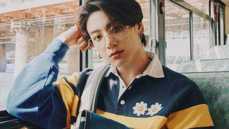 Duality Vibes, 11 Potret Jungkook BTS Saat Mengenakan Kacamata