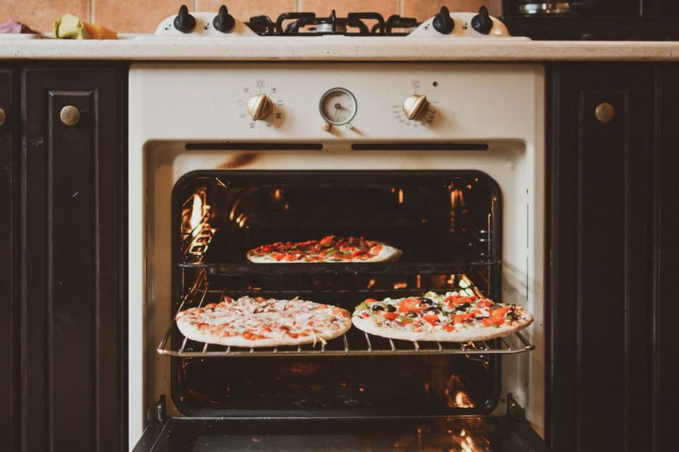 7 Rekomendasi Oven Listrik Rendah Daya, Buat Kamu yang Sering Masak Kue tapi Nggak Mau Boros Listrik