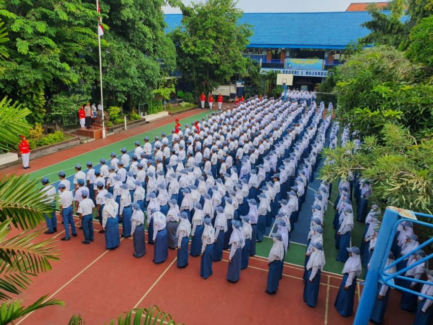 5 Hal Seru yang Sering Terjadi Saat Upacara Sekolah. Jadi Kangen!