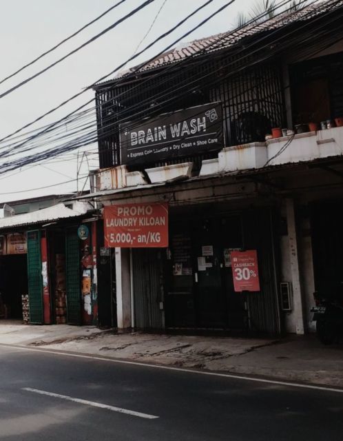 11 Potret Spanduk Laundry ini Bikin Gagal Fokus. Cara Jualan Orang Indonesia Ada-Ada Aja~