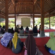 Respon Positif Masyarakat Pengrajin Batik Dalam Seminar Pelatihan Pembuatan Iklan dengan Memanfaatkan Fasilitas Sosial Media