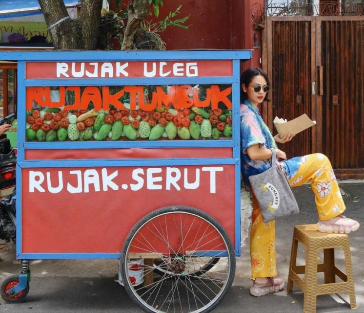 Identik dengan Kemewahan, 12 Artis ini Tak Gengsi Makan di Warung Pinggir Jalan. Tetap Sederhana!