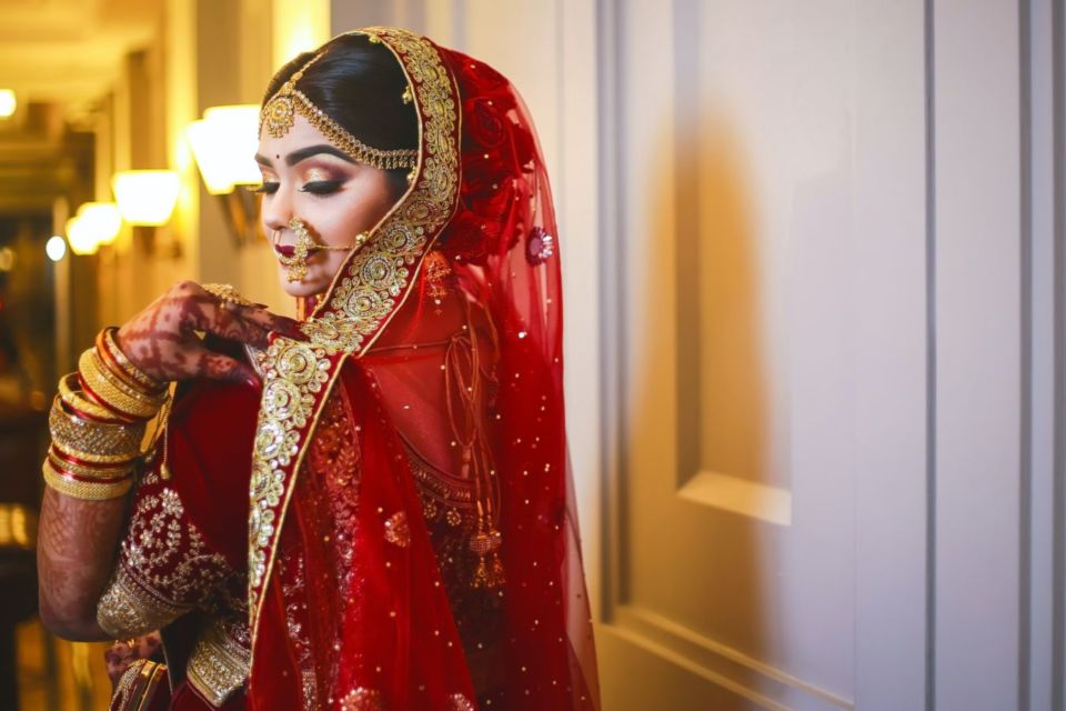 Ini lo Alasan Kenapa Pengantin India Pakai Gaun Warna Merah Saat Menikah. Ada Maknanya!