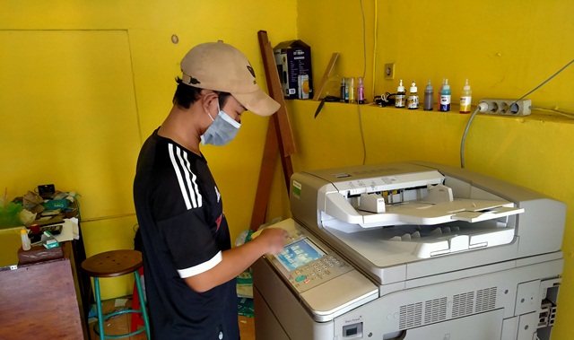 Alasan Petugas Fotokopi Sering Terlihat Jutek. Ternyata Logis Juga~