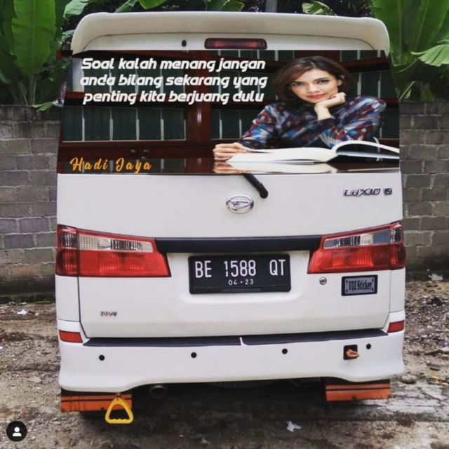 11 Potret Najwa Shihab di Belakang Truk ini Bikin Gagal Fokus. Ternyata Memang Banyak Penggemarnya~