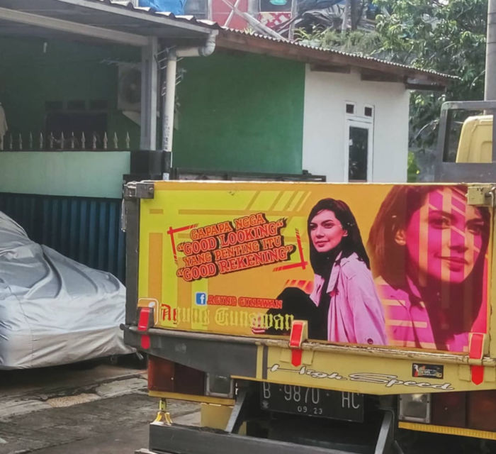 11 Potret Najwa Shihab di Belakang Truk ini Bikin Gagal Fokus. Ternyata Memang Banyak Penggemarnya~