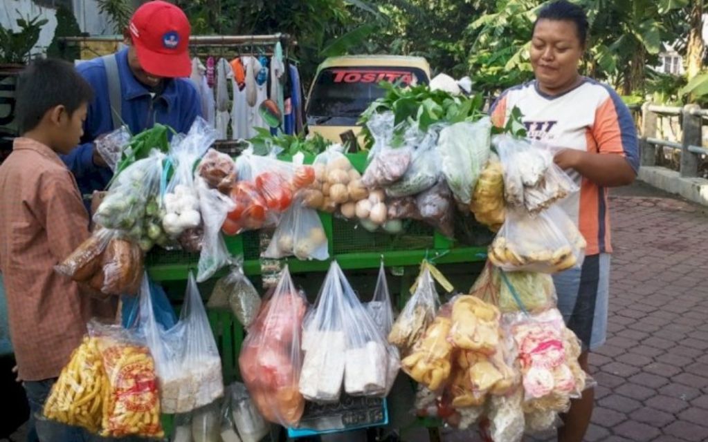 Permasalahan Absurd yang Kerap Terjadi pada Tukang Sayur Keliling. Sabar~