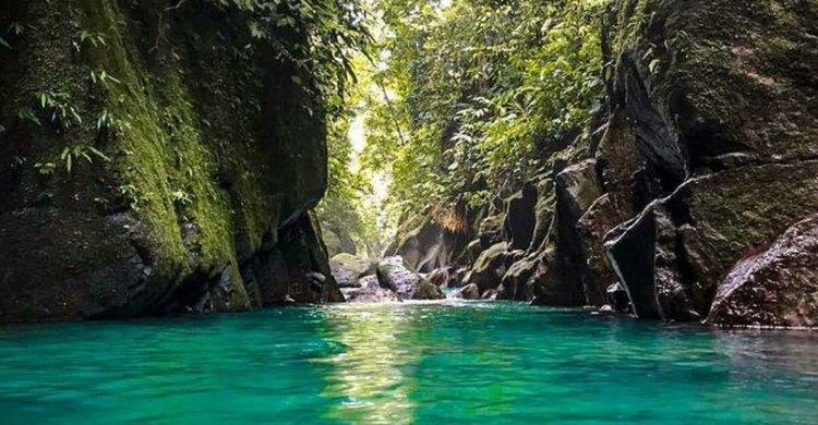 #DestinasiHipwee-Bertemu Pelangi di Kolam Abadi