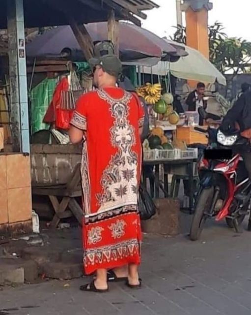 Bukti Bahwa Pasar Adalah Tempat Berkumpulnya Orang Paling Random