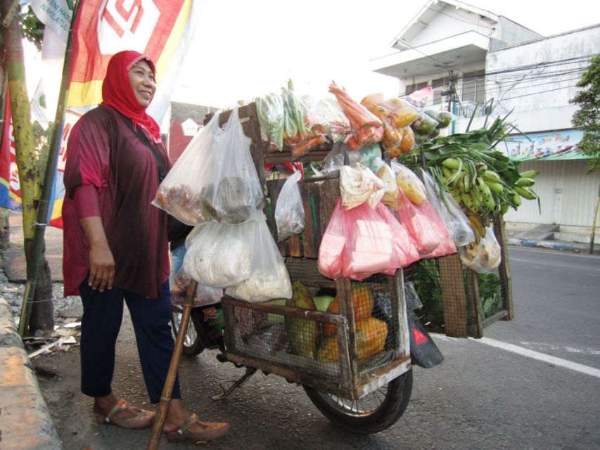 Permasalahan Absurd yang Kerap Terjadi pada Tukang Sayur Keliling. Sabar~