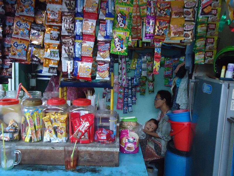 Melihat Derita Anak yang Disuruh Jaga Warung Ibunya. Kalau Nggak Apes sih, Apes Banget~