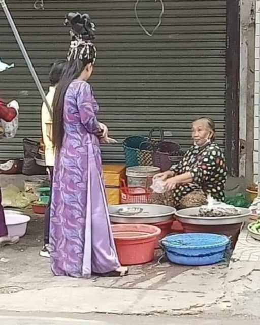 Bukti Bahwa Pasar Adalah Tempat Berkumpulnya Orang Paling Random