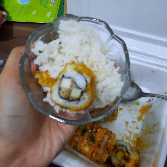 Nggak Cuma Indomie, Ternyata Sushi juga Bisa Kena Penistaan Makanan. Ini 11 Buktinya!