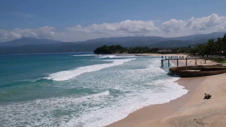 #DestinasiHipwee–Pantai Labuhan Jukung, Destinasi Wisata yang Murah dan Menyenangkan