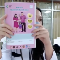 Kenal Buku ‘Pink’ KIA yang Berguna bagi Para Orang Tua. Panduan Valid Meski Sederhana!