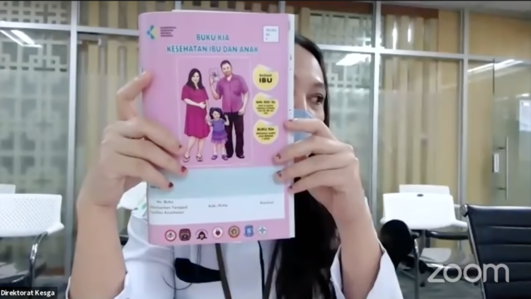 Kenal Buku ‘Pink’ KIA yang Berguna bagi Para Orang Tua. Panduan Valid Meski Sederhana!