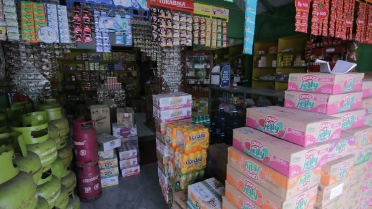 Melihat Derita Anak yang Disuruh Jaga Warung Ibunya. Kalau Nggak Apes sih, Apes Banget~